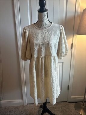 Seersucker Textured Puff-Sleeve Cream Dress